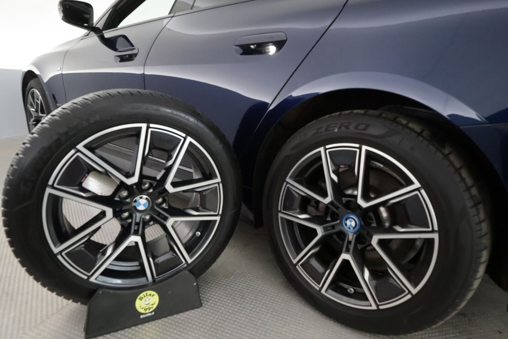 BMW I4 2023 Gran Coupe 40 eDrive M-Sport ** HUD / 360° Kamera / Adapt.Vakkari / Laser-LED / HiFi / Sporttipenkki Muistilla ** - 3,99 % KORKOTARJOUS TÄHÄN AUTOON - Akku kuntotarkastettu / 2x Latauskaapelit / Kahdet Renkaat / 
