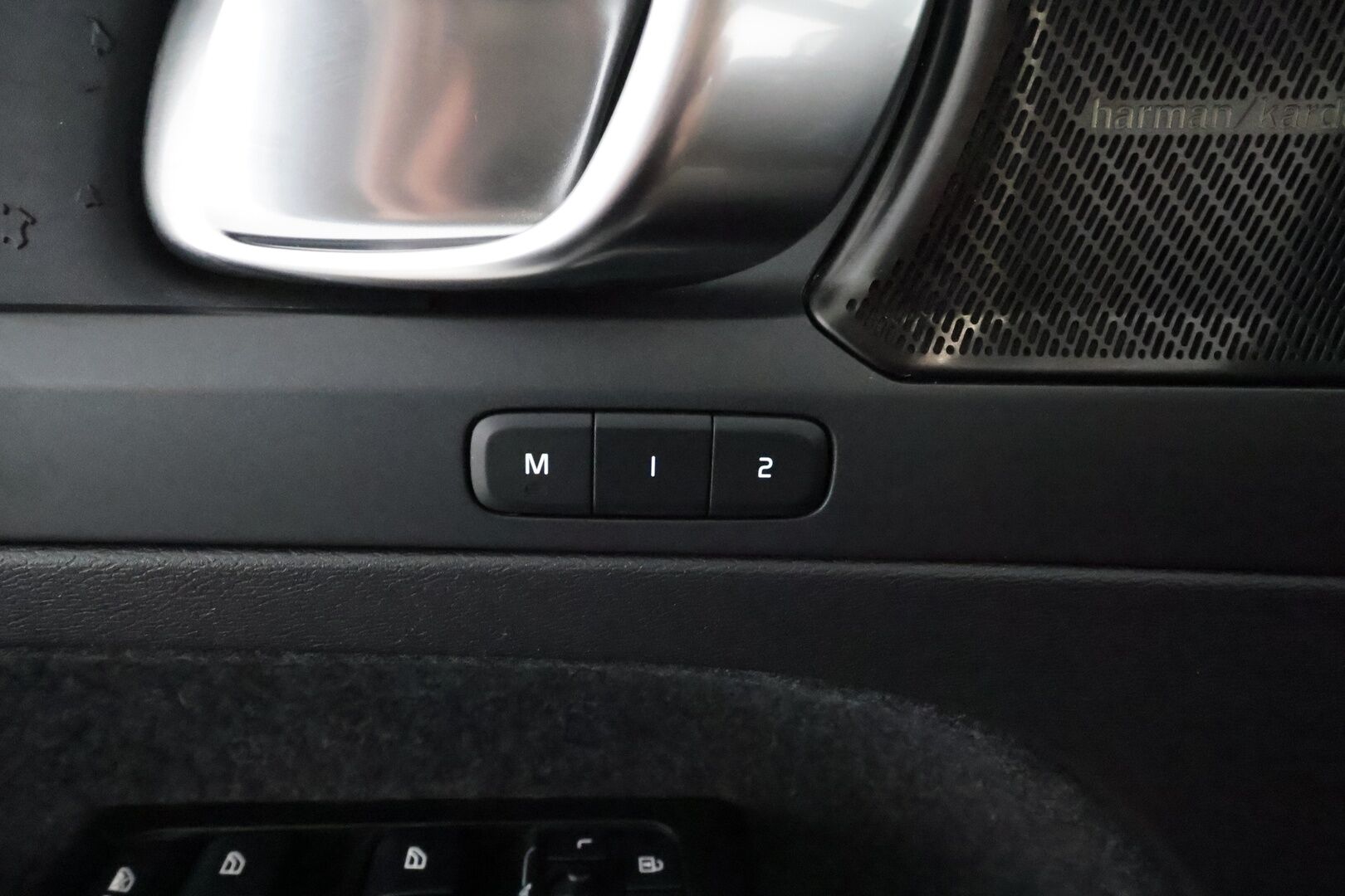 Volvo C40 2022 Recharge Twin ** 360° / Lämpöpumppu / Koukku / Adapt.Vakkari / Pixel-LED / Harman/Kardon / Sporttipenkki Muistilla ** - 3,99 % KORKOTARJOUS TÄHÄN AUTOON - Akku kuntotarkastettu