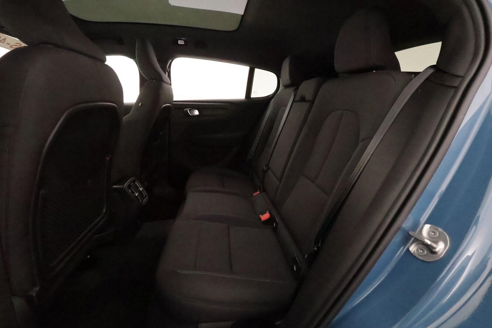 Volvo C40 2022 Recharge Twin ** 360° / Lämpöpumppu / Koukku / Adapt.Vakkari / Pixel-LED / Harman/Kardon / Sporttipenkki Muistilla ** - 3,99 % KORKOTARJOUS TÄHÄN AUTOON - Akku kuntotarkastettu