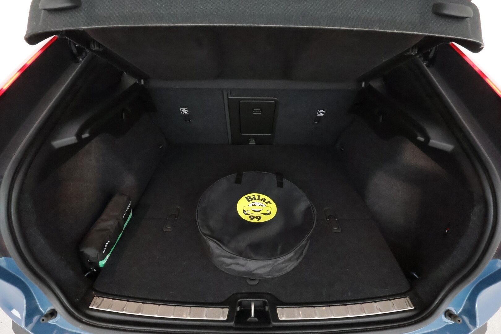 Volvo C40 2022 Recharge Twin ** 360° / Lämpöpumppu / Koukku / Adapt.Vakkari / Pixel-LED / Harman/Kardon / Sporttipenkki Muistilla ** - 3,99 % KORKOTARJOUS TÄHÄN AUTOON - Akku kuntotarkastettu