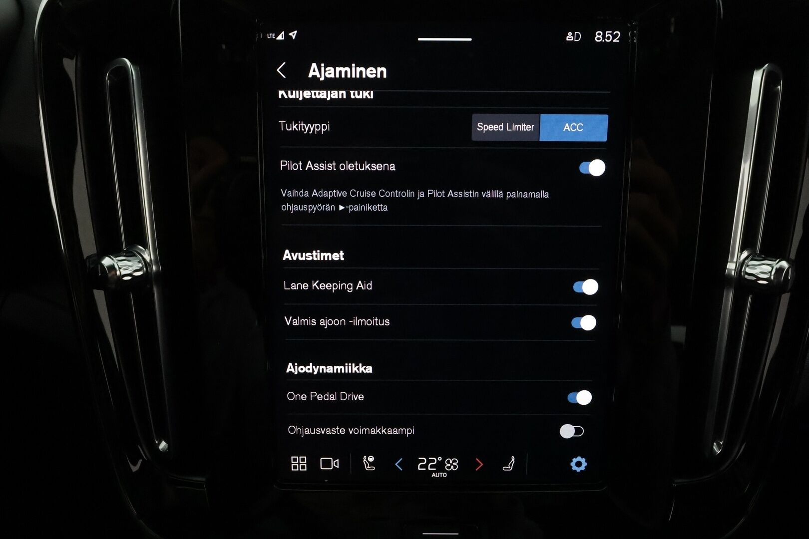 Volvo C40 2022 Recharge Twin ** 360° / Lämpöpumppu / Koukku / Adapt.Vakkari / Pixel-LED / Harman/Kardon / Sporttipenkki Muistilla ** - 3,99 % KORKOTARJOUS TÄHÄN AUTOON - Akku kuntotarkastettu