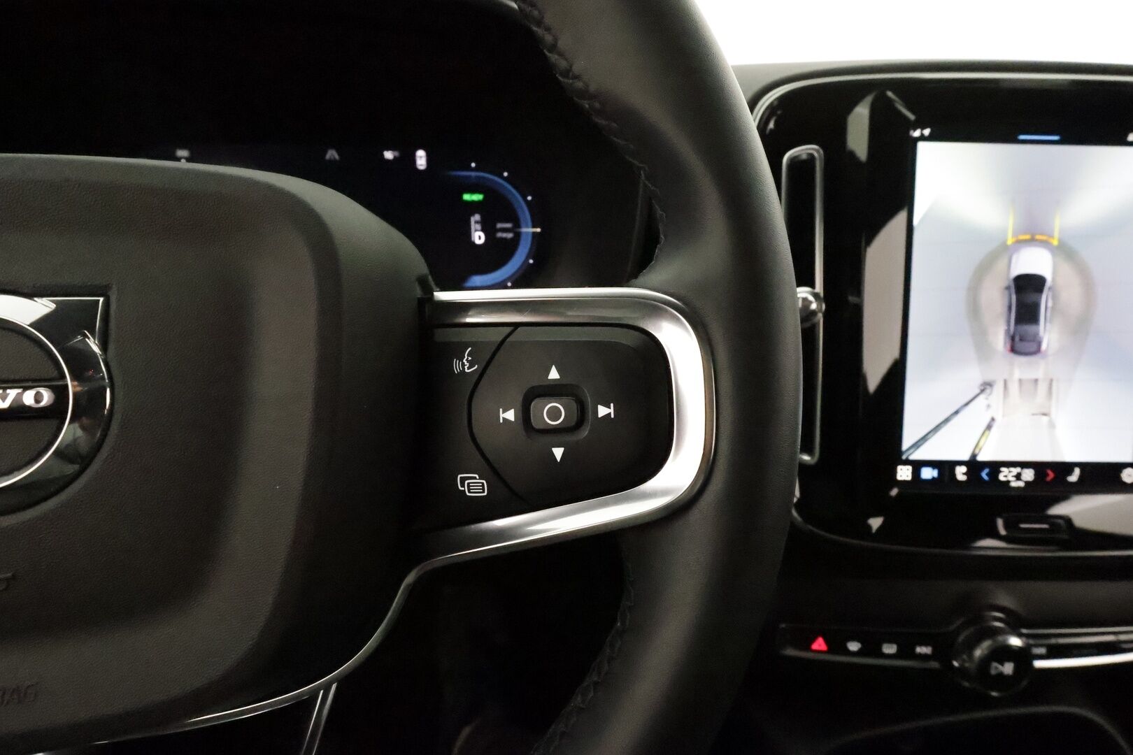 Volvo C40 2022 Recharge Twin ** 360° / Lämpöpumppu / Koukku / Adapt.Vakkari / Pixel-LED / Harman/Kardon / Sporttipenkki Muistilla ** - 3,99 % KORKOTARJOUS TÄHÄN AUTOON - Akku kuntotarkastettu
