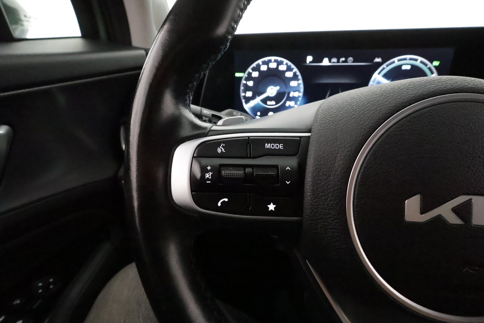 KIA SPORTAGE 2022 1,6 T-GDI AWD Plug-in Hybrid EX AT 265hv **360.kamera / Adapt.vakkari / Koukku / Sähköpenkit / KeylessGo** - Irroitettava vetokoukku / Peruutuskamera 360 / Navi / Osanahkaverhoilu *
