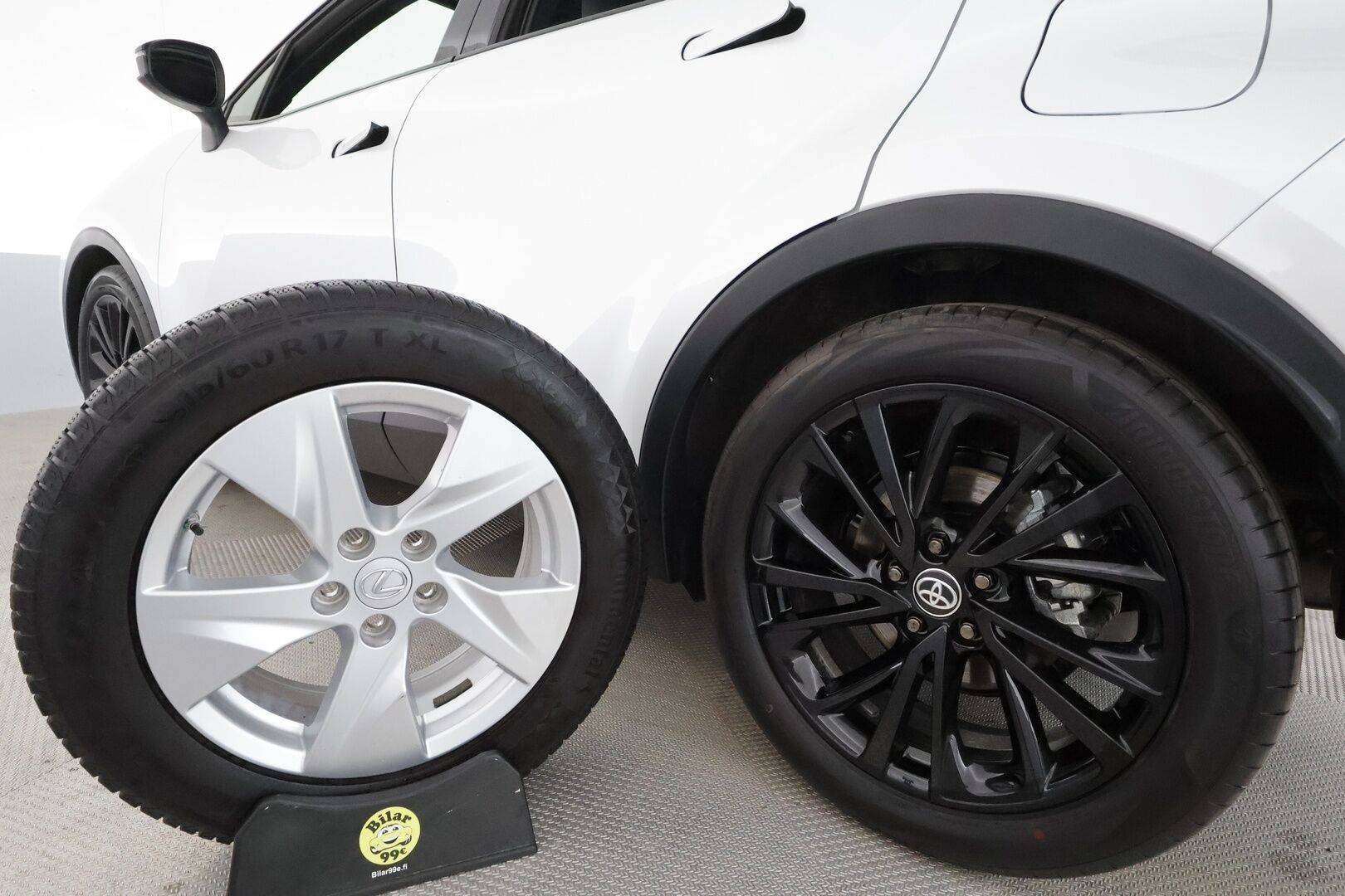 TOYOTA C-HR 2024 2,0 Hybrid AWD-i GR SPORT **HUD / JBL / Adapt.vakkari / P.kamera / Muistipenkki / Sporttipenkit / Navi / KeylessGo** - 3,99 % KORKOTARJOUS TÄHÄN AUTOON - * Uusikorinen C-HR kovilla varusteilla! / Kahdet renkaat vanteilla! *