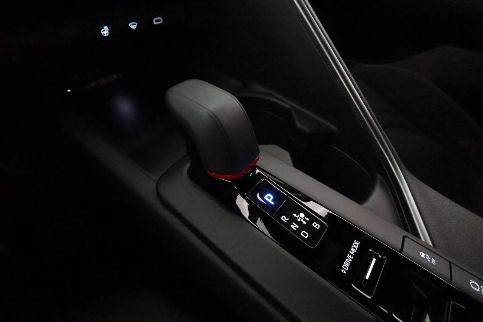 TOYOTA C-HR 2024 2,0 Hybrid AWD-i GR SPORT **HUD / JBL / Adapt.vakkari / P.kamera / Muistipenkki / Sporttipenkit / Navi / KeylessGo** - 3,99 % KORKOTARJOUS TÄHÄN AUTOON - * Uusikorinen C-HR kovilla varusteilla! / Kahdet renkaat vanteilla! *