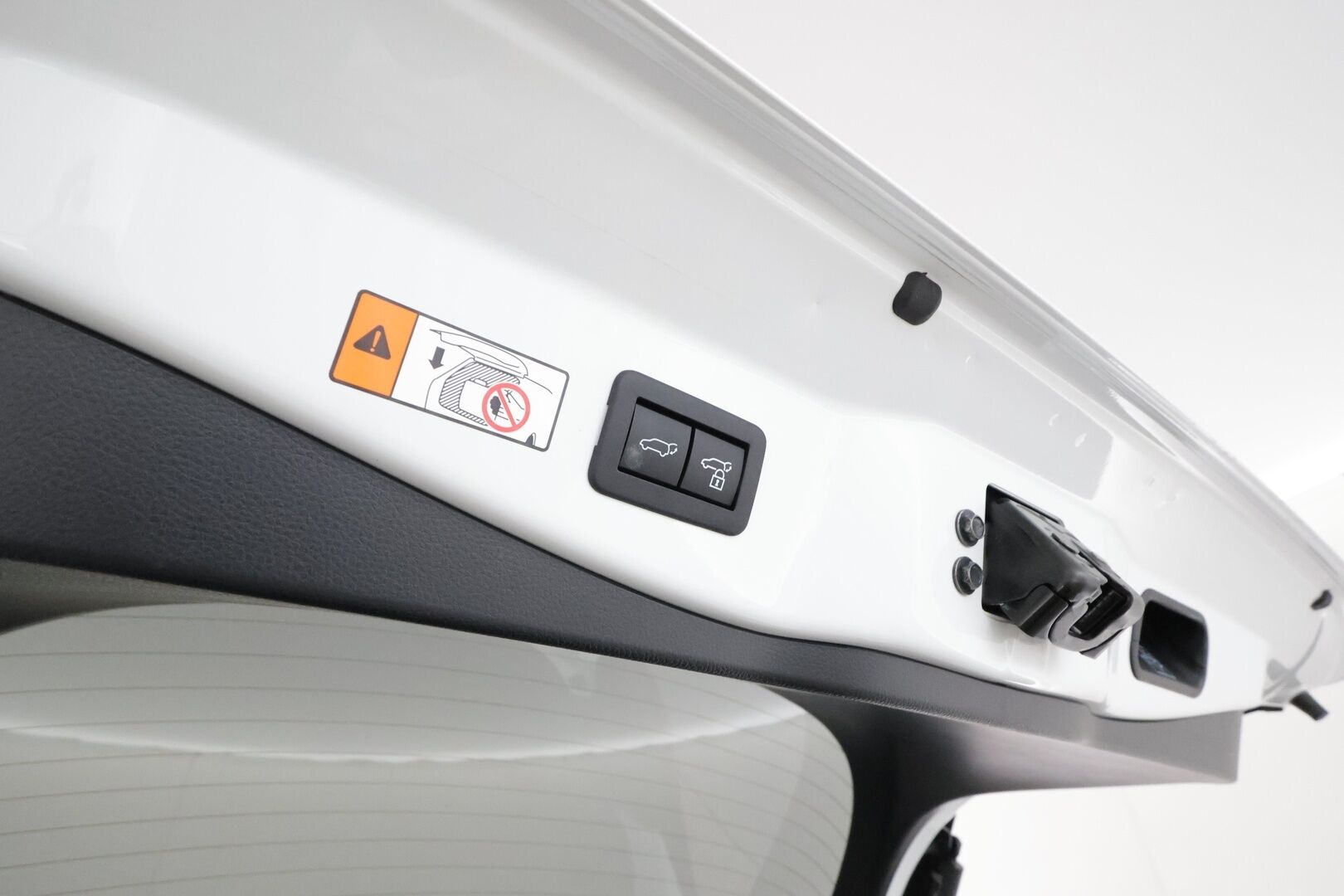 TOYOTA C-HR 2024 2,0 Hybrid AWD-i GR SPORT **HUD / JBL / Adapt.vakkari / P.kamera / Muistipenkki / Sporttipenkit / Navi / KeylessGo** - 3,99 % KORKOTARJOUS TÄHÄN AUTOON - * Uusikorinen C-HR kovilla varusteilla! / Kahdet renkaat vanteilla! *