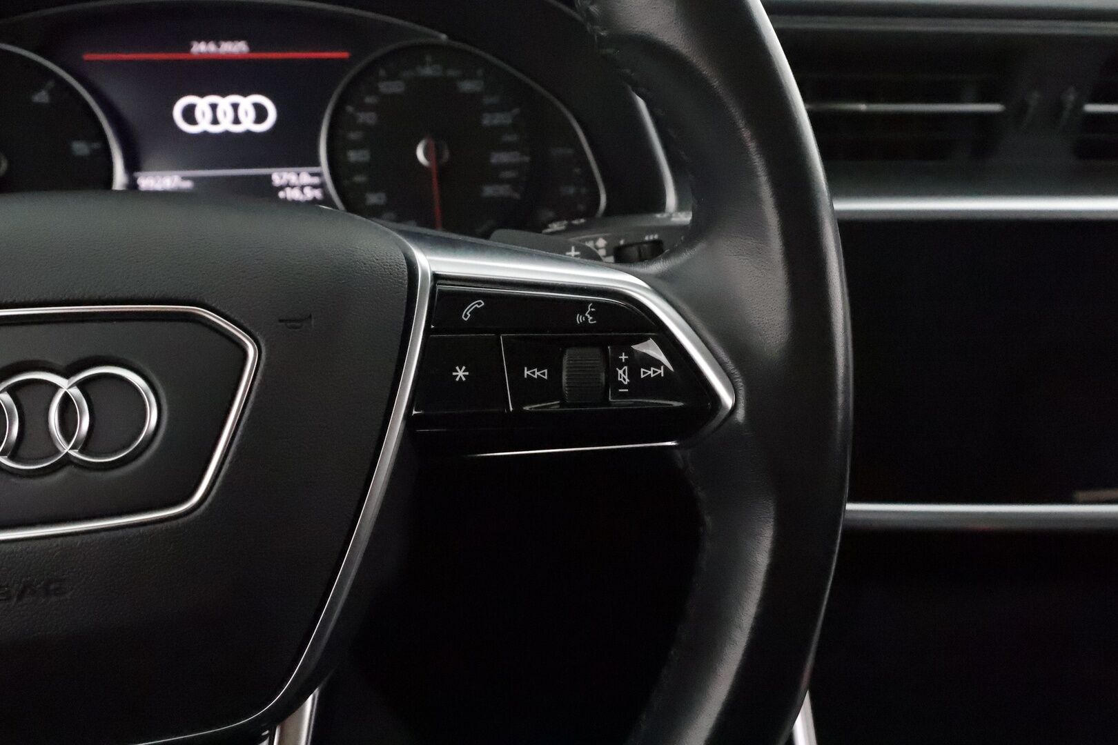 AUDI A6 2021 Avant S-Line 40 TDI Quattro S tronic **Webasto / Koukku / Adapt.Vakkari / Matrix-LED / Bang&OIufsen / Sporttipenkit** - 3,99 % KORKOTARJOUS TÄHÄN AUTOON - 