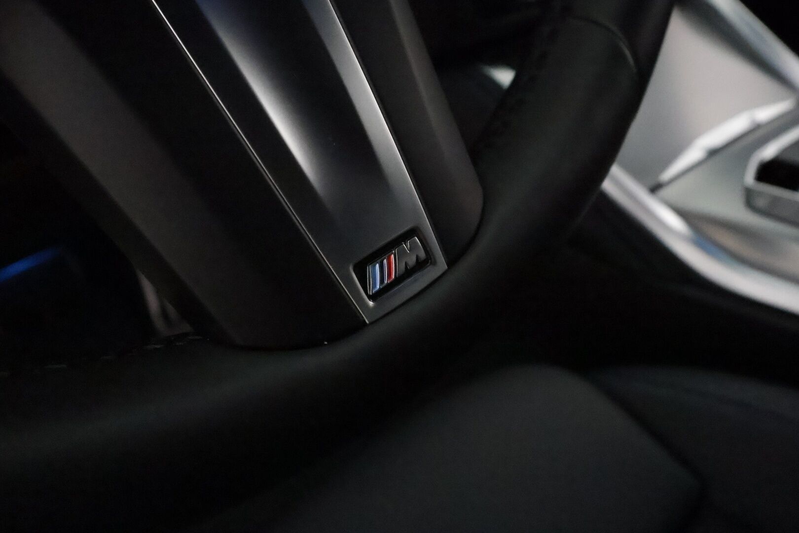 BMW I4 2024 eDrive40 M Sport **HUD / P.kamera / LED-valot / Harman/Kardon / Sporttipenkit / Navi / Kaistavahti / Comfort Access** - 3,99 % KORKOTARJOUS TÄHÄN AUTOON - Akku kuntotarkastettu / 2x Latauskaapelit