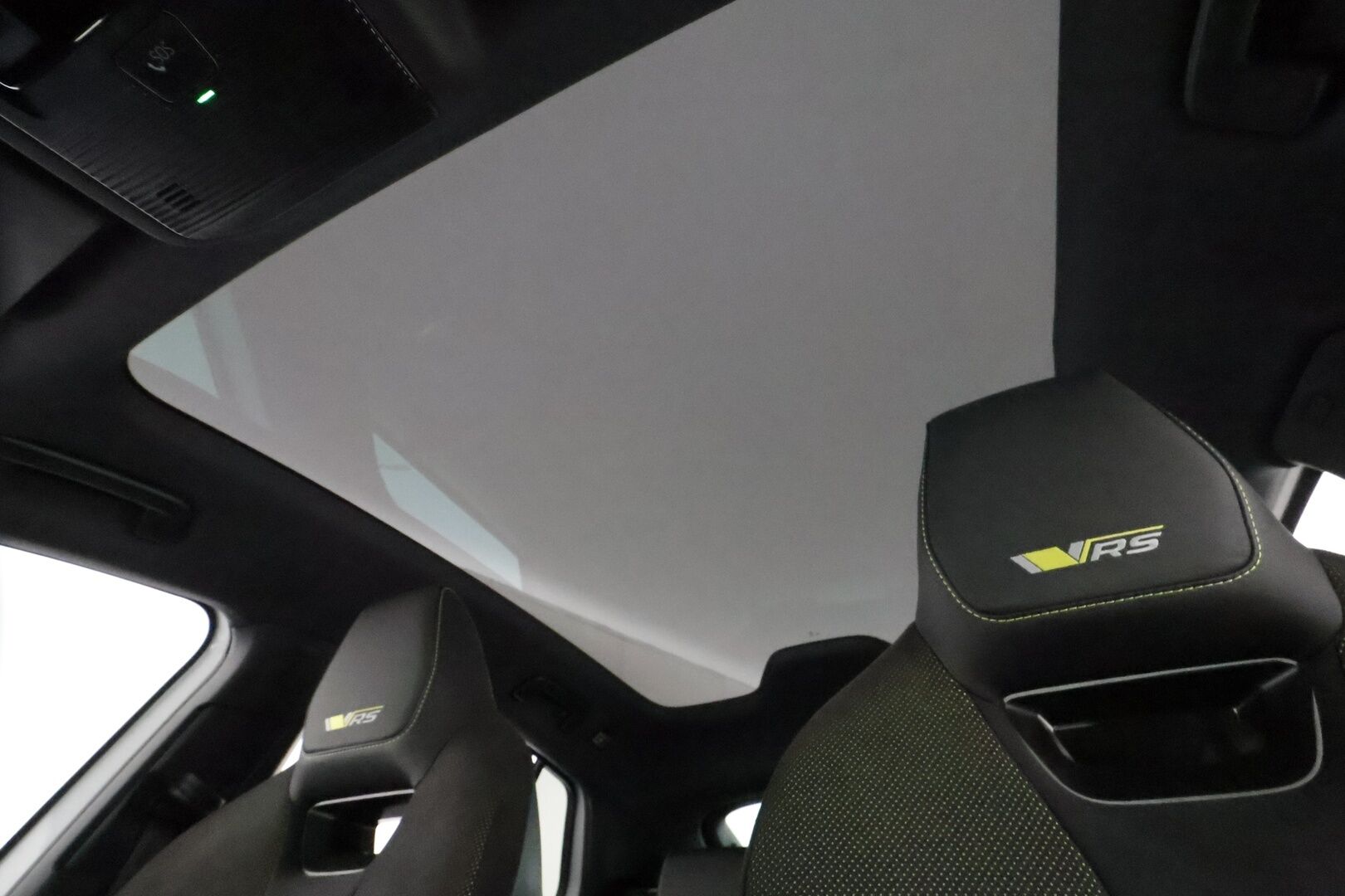 SKODA ENYAQ 2023 Coupe 80x 4X4 RS iV *Lämpöpumppu / Koukku / Lasikatto / Matrix-LED / ACC / Muistipenkki / Kamera* - 3,99 % KORKOTARJOUS TÄHÄN AUTOON - Kahdet Vanteet / Soh 94% / ALV