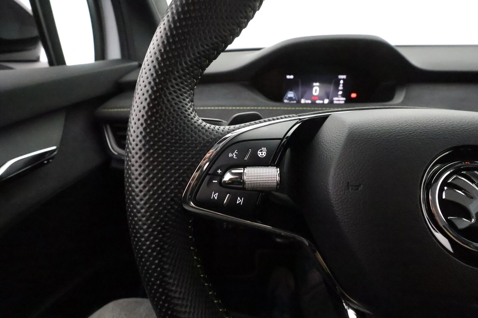 SKODA ENYAQ 2023 Coupe 80x 4X4 RS iV *Lämpöpumppu / Koukku / Lasikatto / Matrix-LED / ACC / Muistipenkki / Kamera* - 3,99 % KORKOTARJOUS TÄHÄN AUTOON - Kahdet Vanteet / Soh 94% / ALV