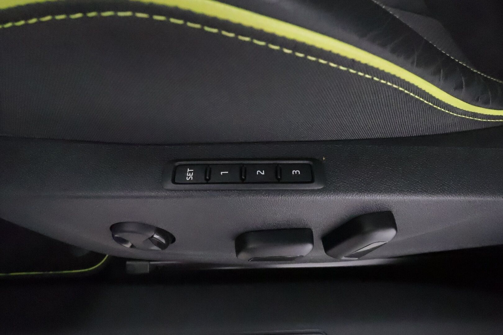 SKODA ENYAQ 2023 Coupe 80x 4X4 RS iV *Lämpöpumppu / Koukku / Lasikatto / Matrix-LED / ACC / Muistipenkki / Kamera* - 3,99 % KORKOTARJOUS TÄHÄN AUTOON - Kahdet Vanteet / Soh 94% / ALV