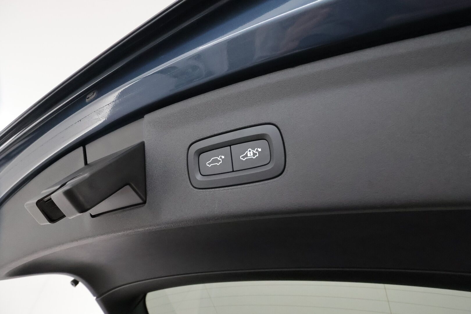 POLESTAR 2 2022 Long Range AWD 78 kWh **Lämpöpumppu / Koukku / Lasikatto / 360° / Adapt.Vakkari / Ilmastoitu Sporttipenkki Muistilla** - 3,99 % KORKOTARJOUS TÄHÄN AUTOON - Akku kuntotarkastettu / 2x Latauskaapelit 