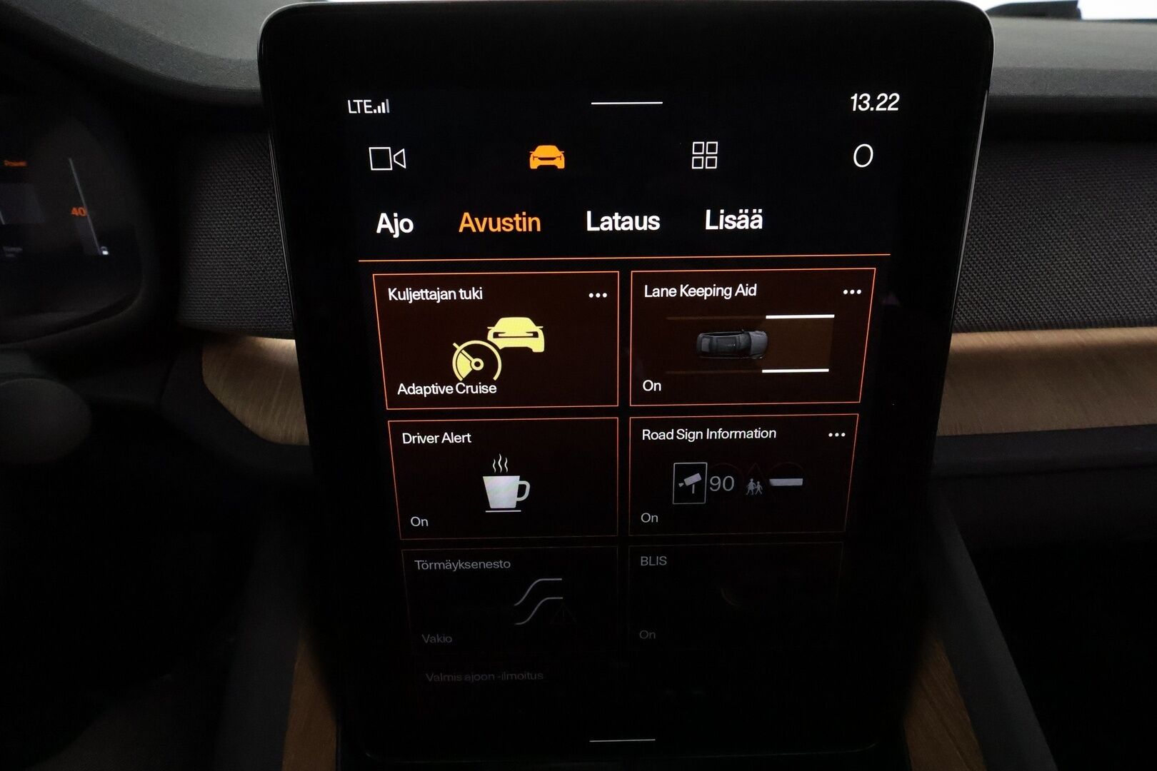 POLESTAR 2 2022 Long Range AWD 78 kWh **Lämpöpumppu / Koukku / Lasikatto / 360° / Adapt.Vakkari / Ilmastoitu Sporttipenkki Muistilla** - 3,99 % KORKOTARJOUS TÄHÄN AUTOON - Akku kuntotarkastettu / 2x Latauskaapelit 