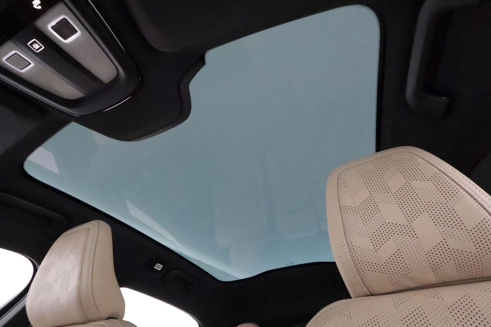 POLESTAR 2 2022 Long Range AWD 78 kWh **Lämpöpumppu / Koukku / Lasikatto / 360° / Adapt.Vakkari / Ilmastoitu Sporttipenkki Muistilla** - 3,99 % KORKOTARJOUS TÄHÄN AUTOON - Akku kuntotarkastettu / 2x Latauskaapelit 