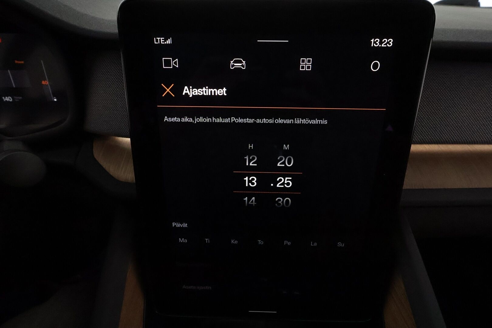 POLESTAR 2 2022 Long Range AWD 78 kWh **Lämpöpumppu / Koukku / Lasikatto / 360° / Adapt.Vakkari / Ilmastoitu Sporttipenkki Muistilla** - 3,99 % KORKOTARJOUS TÄHÄN AUTOON - Akku kuntotarkastettu / 2x Latauskaapelit 