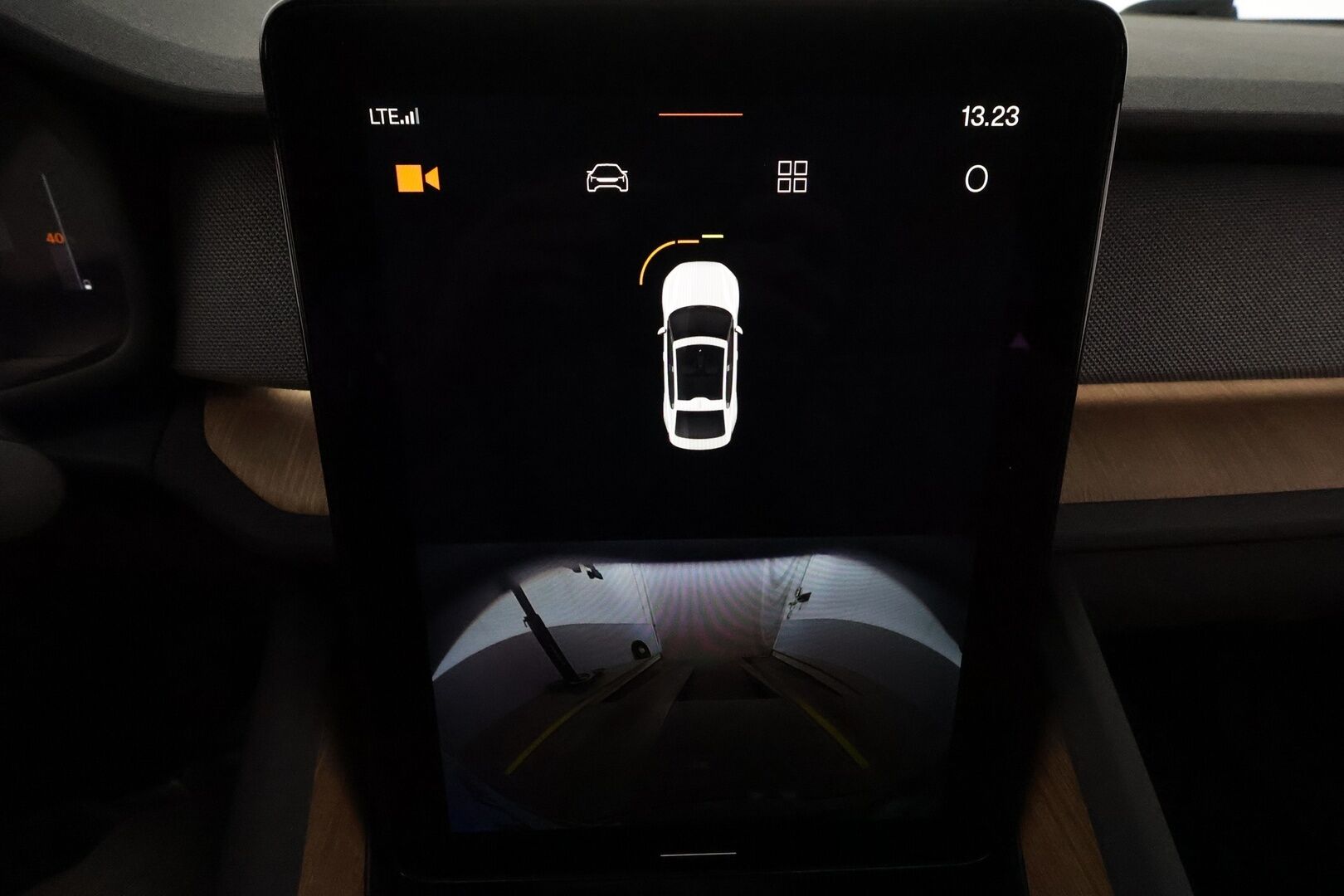 POLESTAR 2 2022 Long Range AWD 78 kWh **Lämpöpumppu / Koukku / Lasikatto / 360° / Adapt.Vakkari / Ilmastoitu Sporttipenkki Muistilla** - 3,99 % KORKOTARJOUS TÄHÄN AUTOON - Akku kuntotarkastettu / 2x Latauskaapelit 