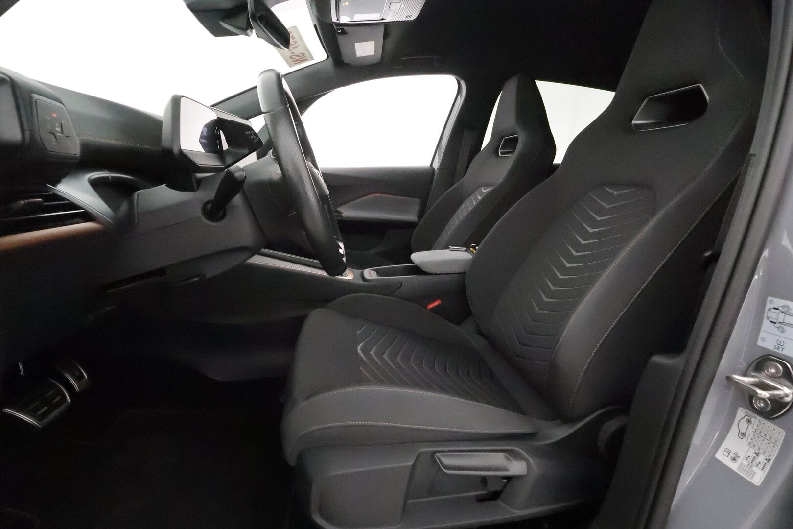 CUPRA BORN 2022 150 kW ** Lämpöpumppu / Adapt.Vakkari / P.Kamera / LED-valot / Navi / Kaistavahti / KeylessGO ** - Akku kuntotarkastettu / Kahdet Renkaat