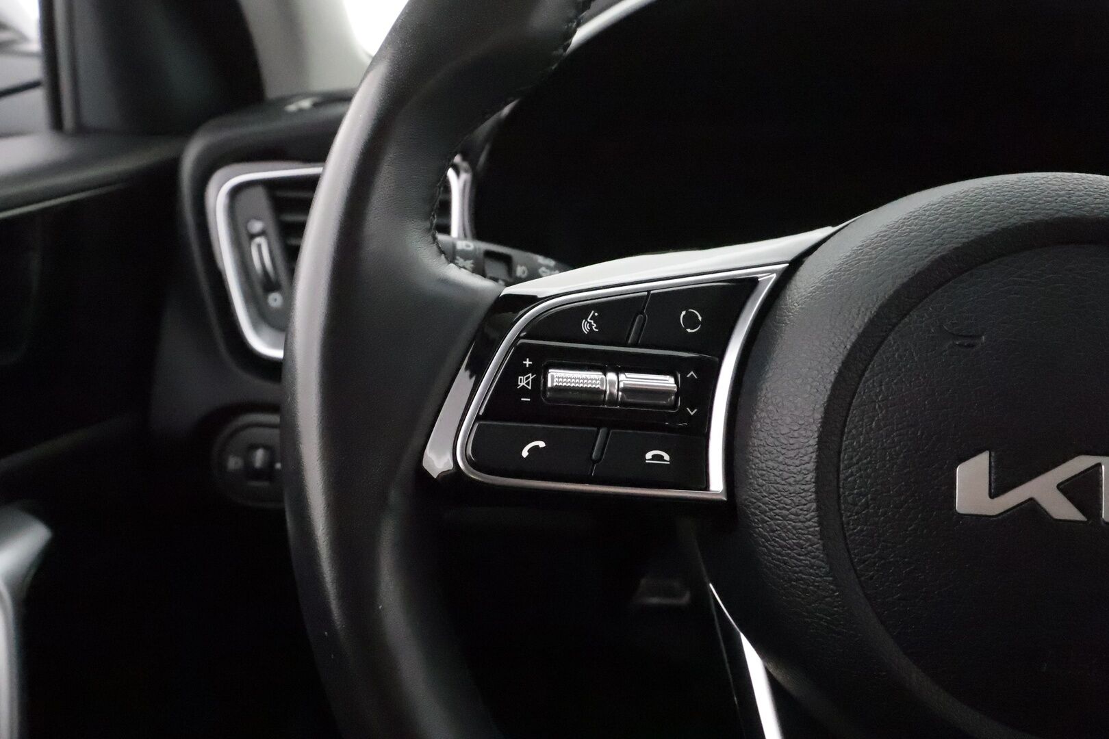 KIA XCEED 2022 1,6 GDI Plug-In Hybrid Business Premium DCT **Adapt.vakkari / P.kamera / Digimittaristo / Puolinahat / KeylessGo**