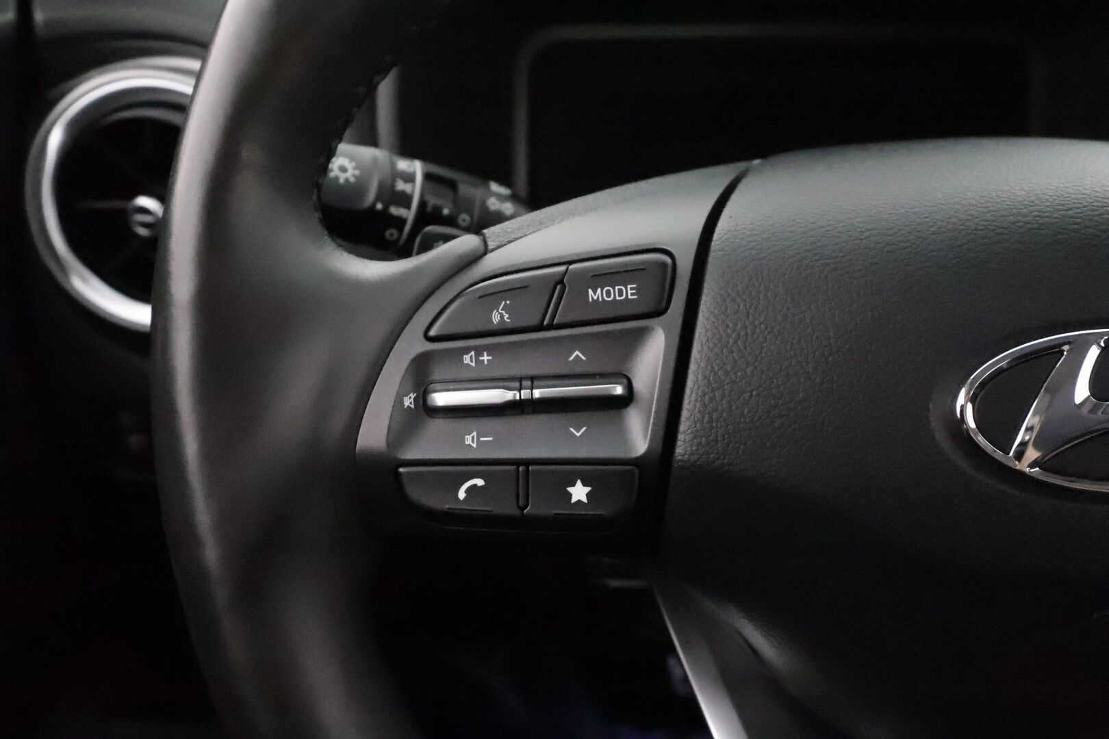 HYUNDAI KONA 2022 electric 64 kWh 204 hv Style **Lämpöpumppu / Krell Audio / Digimittaristo / P.kamera / KeylessGo**