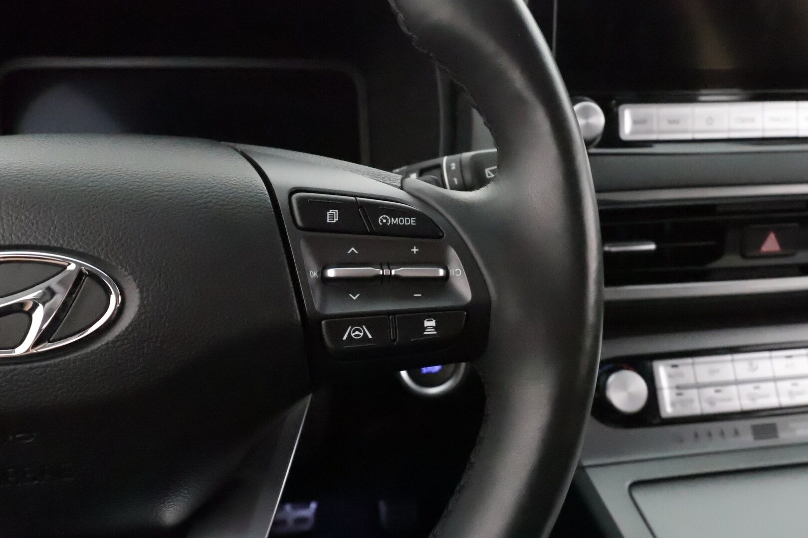 HYUNDAI KONA 2022 electric 64 kWh 204 hv Style **Lämpöpumppu / Krell Audio / Digimittaristo / P.kamera / KeylessGo**