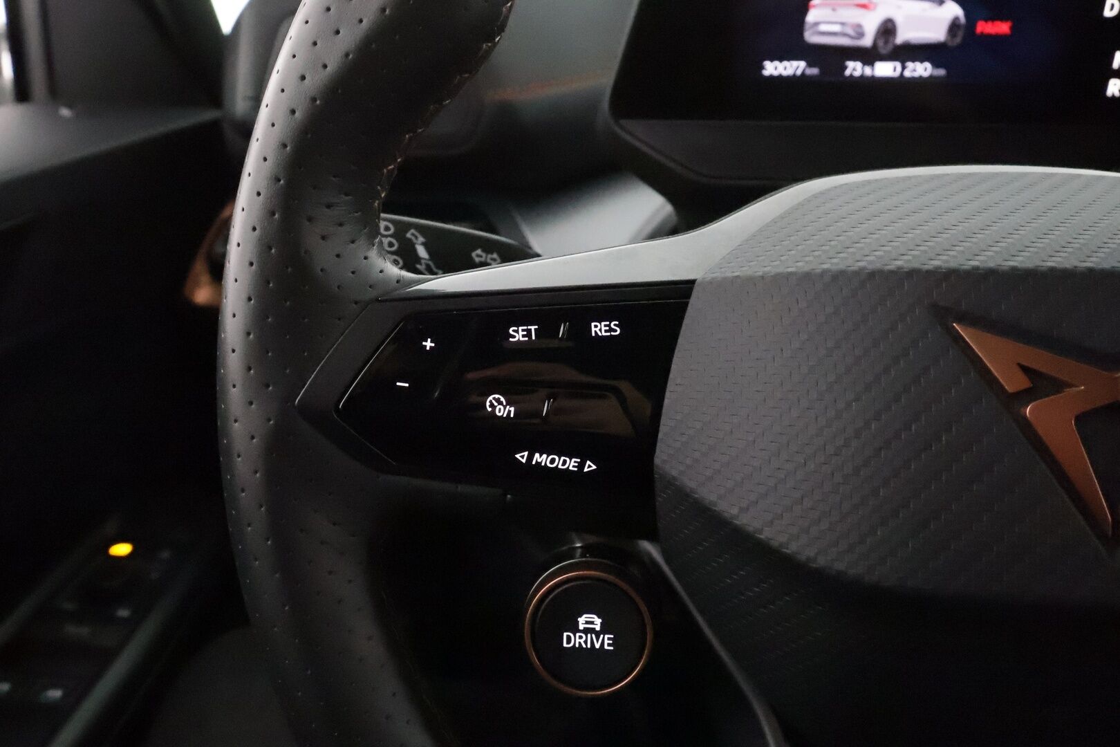 CUPRA BORN 2023 e-Boost 170kW ** HUD / Lämpöpumppu / Adapt.Vakkari / P.Kamera / LED-valot / Hierovat Sporttipenkit / Navi ** - Akku kuntotarkastettu / Kahdet Renkaat 