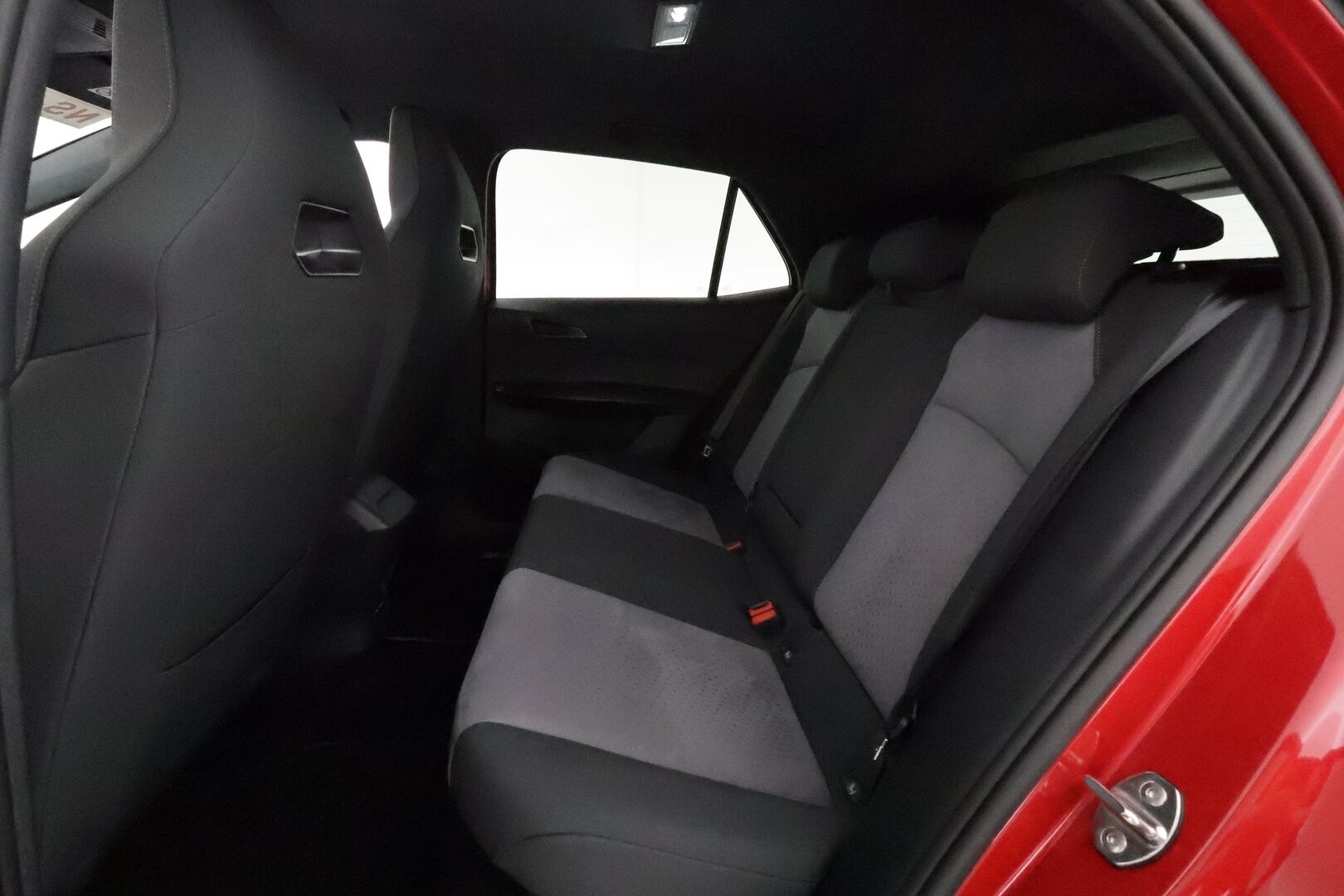 CUPRA BORN 2023 e-Boost 170kW ** HUD / Lämpöpumppu / Adapt.Vakkari / P.Kamera / LED-valot / Hierovat Sporttipenkit / Navi ** - Akku kuntotarkastettu / Kahdet Renkaat 