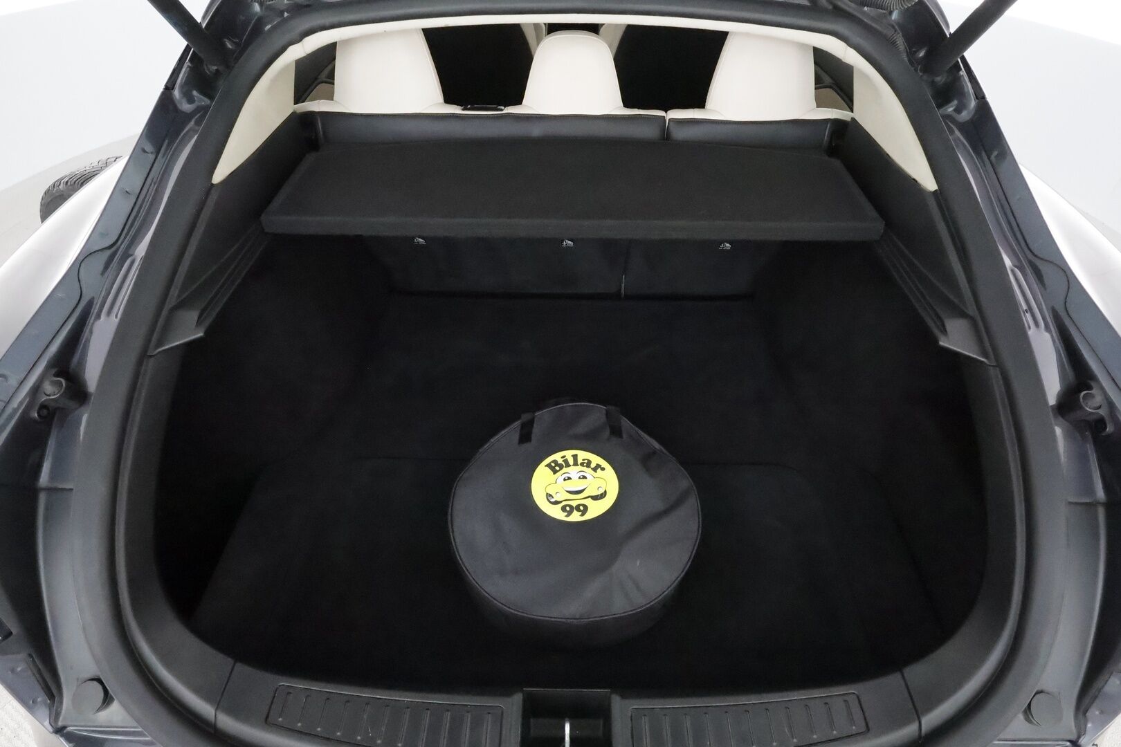 TESLA MODEL S 2019 100D AWD **Lasikatto / P.kamera / LED-valot / Ilma-alusta / Nahkaverhoilu / Navi / Kaistavahti / KeylessGO** - 3,99 % KORKOTARJOUS TÄHÄN AUTOON - 2x Latauskaapelit / Kahdet Renkaat