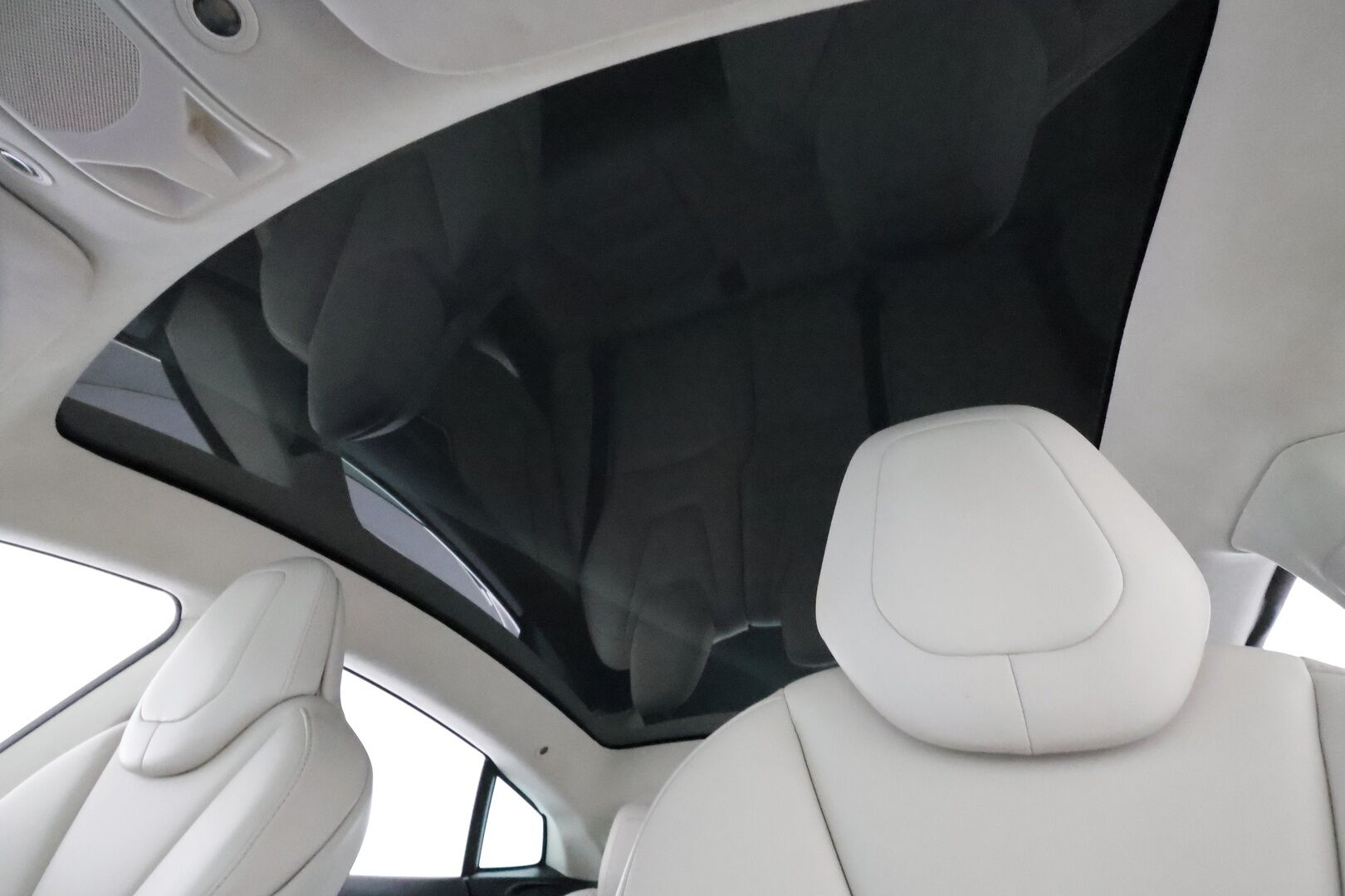 TESLA MODEL S 2019 100D AWD **Lasikatto / P.kamera / LED-valot / Ilma-alusta / Nahkaverhoilu / Navi / Kaistavahti / KeylessGO** - 3,99 % KORKOTARJOUS TÄHÄN AUTOON - 2x Latauskaapelit / Kahdet Renkaat