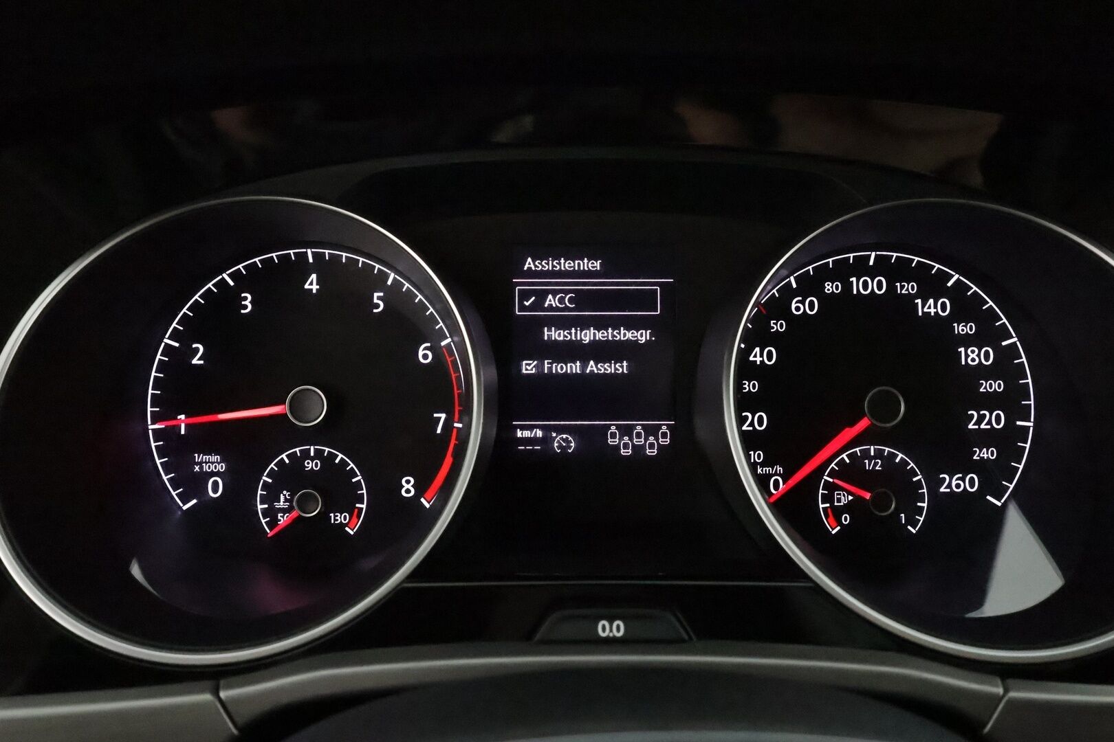 VOLKSWAGEN TOURAN 2019 R-Line 1,5 TSI EVO 110 kW DSG 7-Paik **Webasto / Koukku / Adapt.Vakkari / LED-valot / P.Kamera** - Kahdet Renkaat / R-line ulkopaketti / Metalliväri / Tehtaan vetokoukku