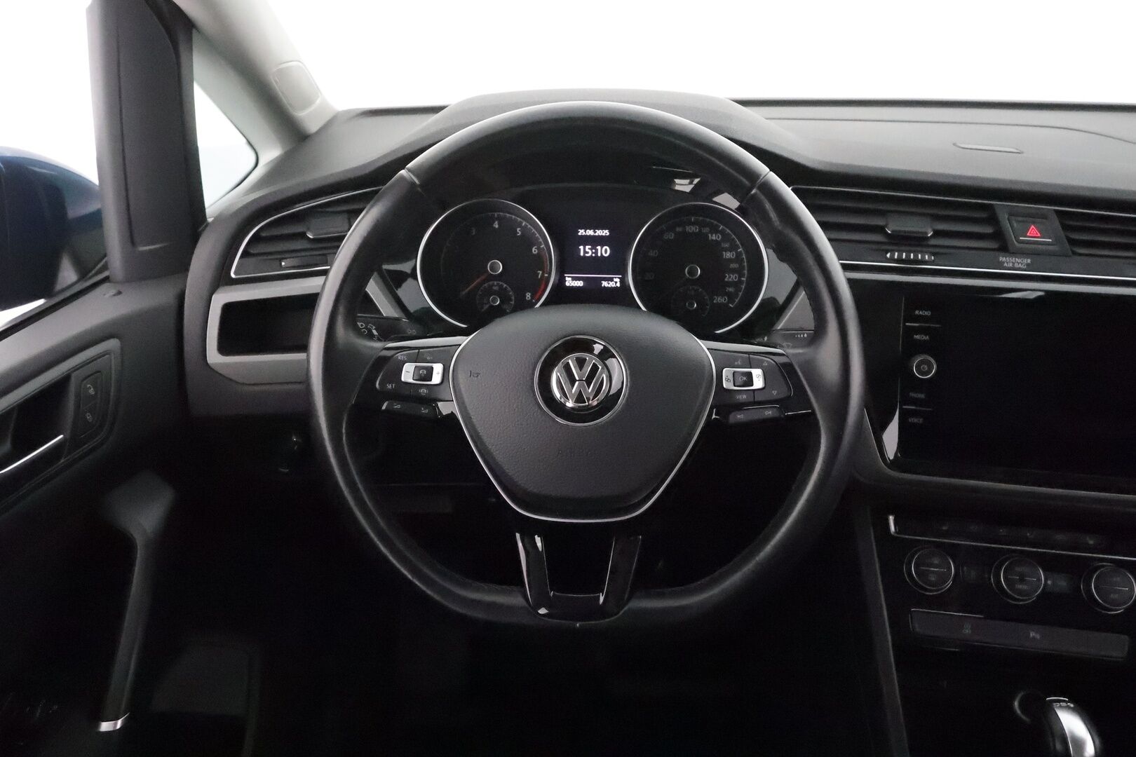 VOLKSWAGEN TOURAN 2019 R-Line 1,5 TSI EVO 110 kW DSG 7-Paik **Webasto / Koukku / Adapt.Vakkari / LED-valot / P.Kamera** - 3,99 % KORKOTARJOUS TÄHÄN AUTOON - Kahdet Renkaat