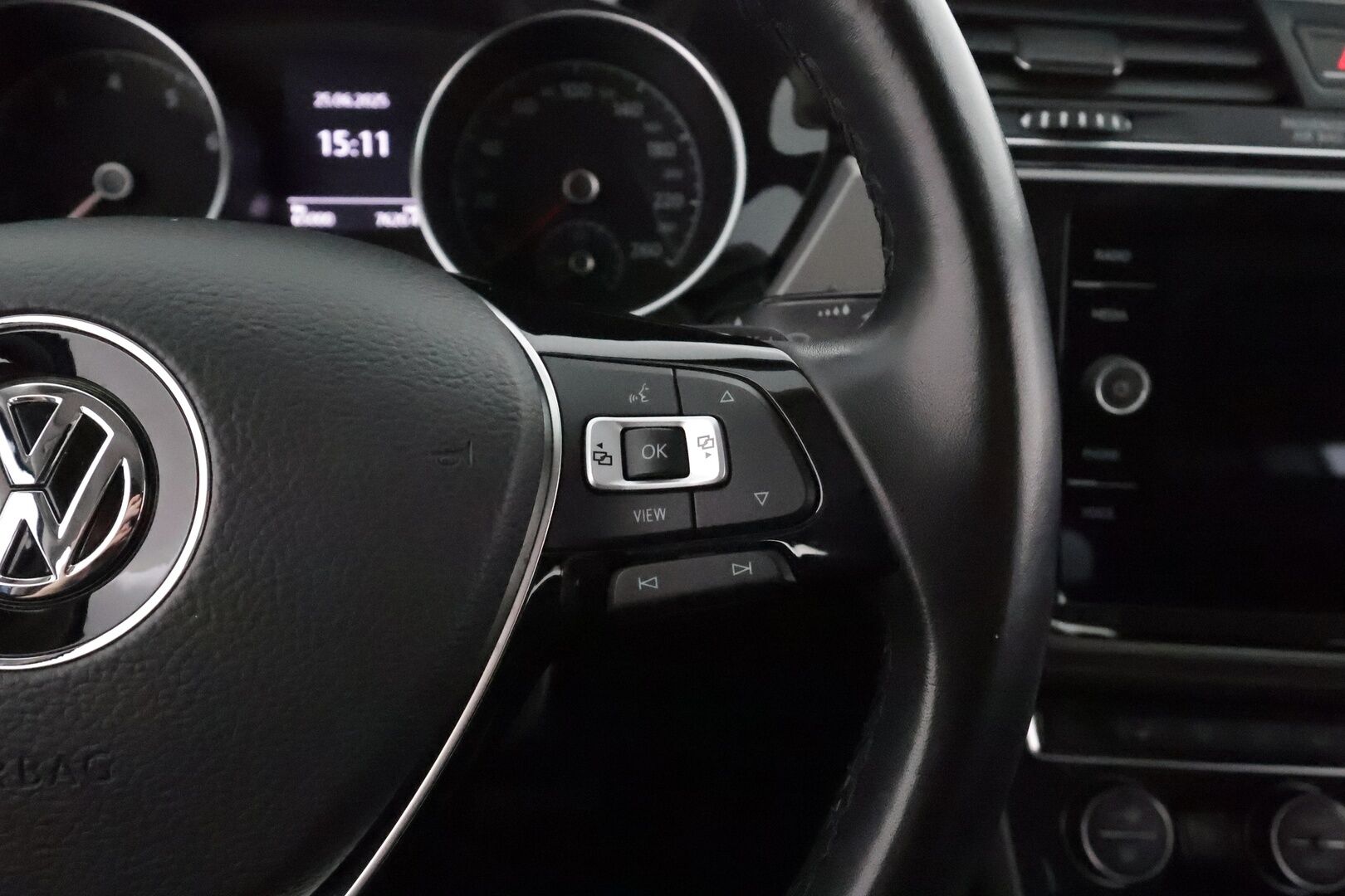VOLKSWAGEN TOURAN 2019 R-Line 1,5 TSI EVO 110 kW DSG 7-Paik **Webasto / Koukku / Adapt.Vakkari / LED-valot / P.Kamera** - 3,99 % KORKOTARJOUS TÄHÄN AUTOON - Kahdet Renkaat