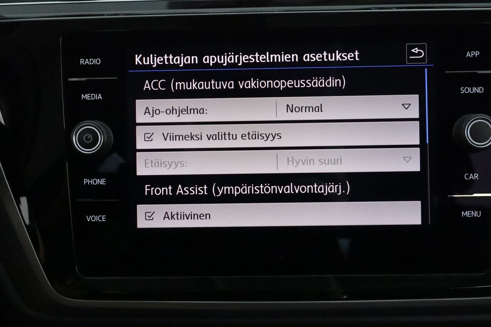 VOLKSWAGEN TOURAN 2019 R-Line 1,5 TSI EVO 110 kW DSG 7-Paik **Webasto / Koukku / Adapt.Vakkari / LED-valot / P.Kamera** - 3,99 % KORKOTARJOUS TÄHÄN AUTOON - Kahdet Renkaat
