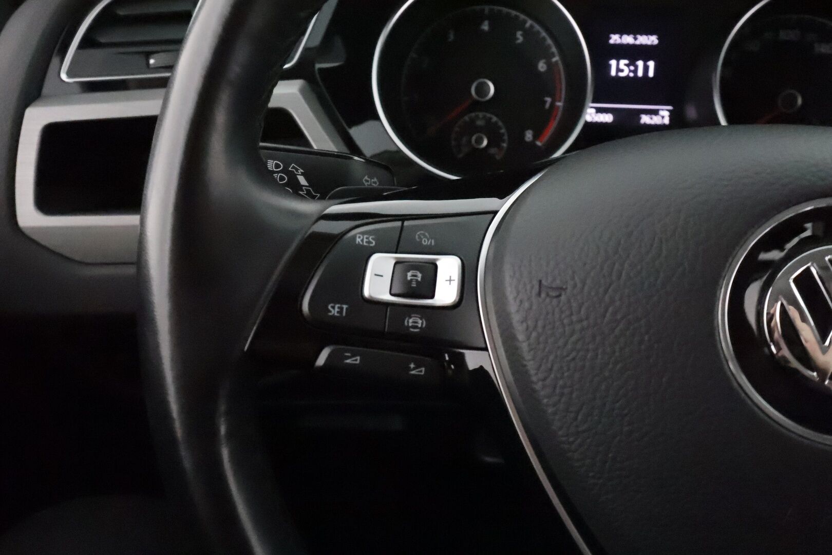 VOLKSWAGEN TOURAN 2019 R-Line 1,5 TSI EVO 110 kW DSG 7-Paik **Webasto / Koukku / Adapt.Vakkari / LED-valot / P.Kamera** - 3,99 % KORKOTARJOUS TÄHÄN AUTOON - Kahdet Renkaat