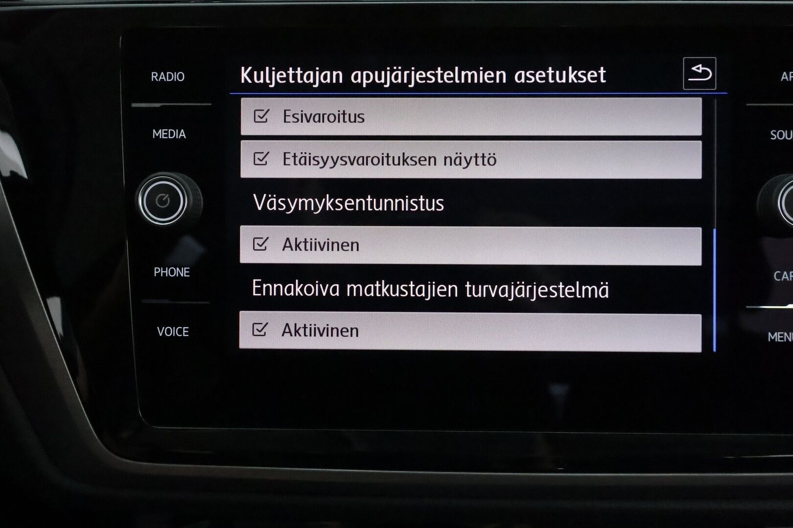 VOLKSWAGEN TOURAN 2019 R-Line 1,5 TSI EVO 110 kW DSG 7-Paik **Webasto / Koukku / Adapt.Vakkari / LED-valot / P.Kamera** - 3,99 % KORKOTARJOUS TÄHÄN AUTOON - Kahdet Renkaat
