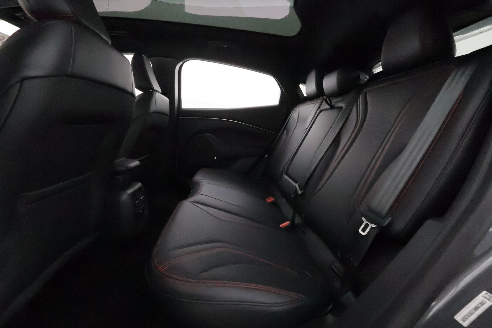 FORD MUSTANG MACH-E 2021 AWD *Lasikatto / Bang&Olufsen / ACC / LED-valot / 360° / Muistipenkki / Navi / Kaistavahti / Keyless* - 3,99 % KORKOTARJOUS TÄHÄN AUTOON - Akku kuntotarkastettu / ALV / Molemmat laturit / Merkkihuollettu / Seuraava huolto 2027