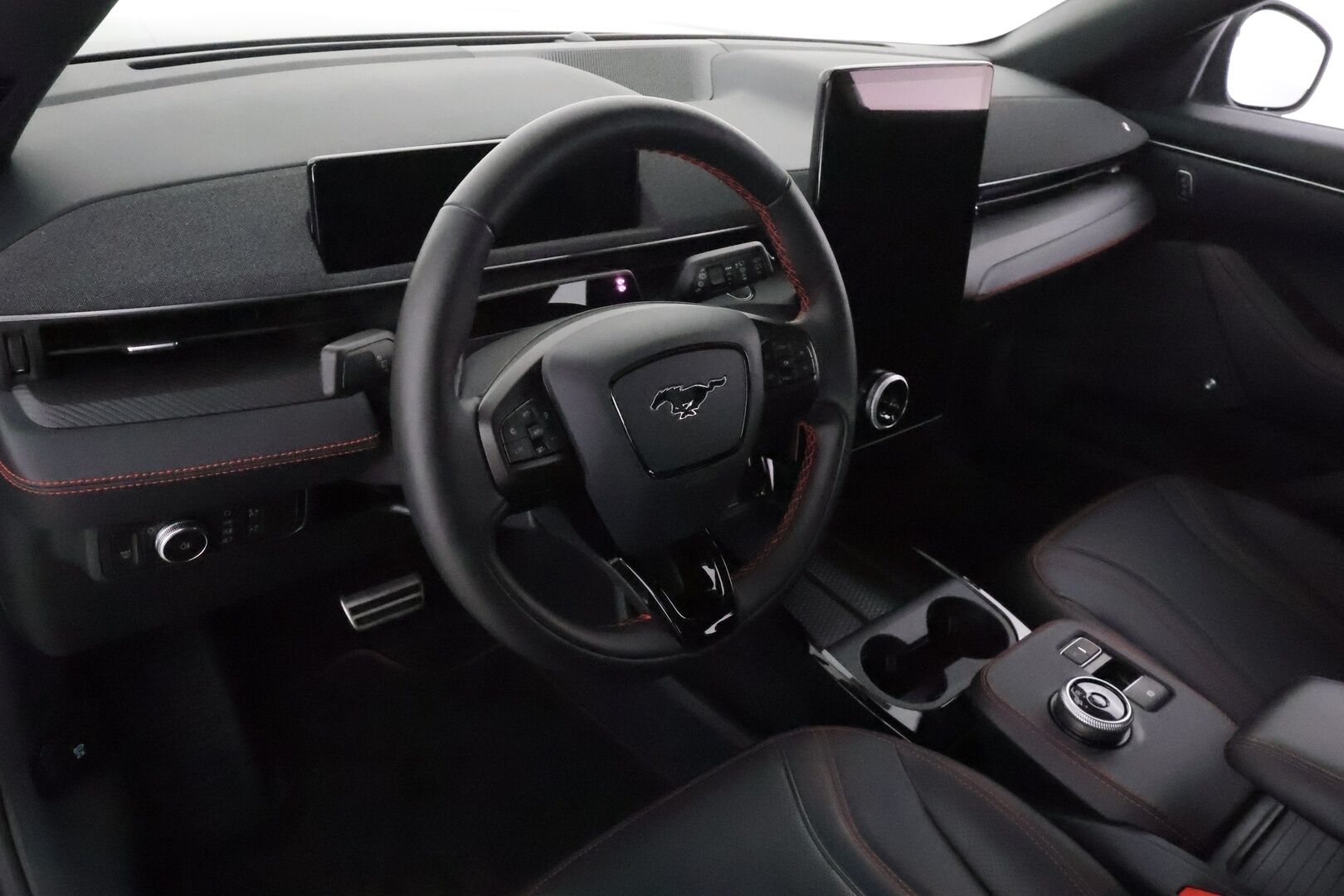 FORD MUSTANG MACH-E 2021 AWD *Lasikatto / Bang&Olufsen / ACC / LED-valot / 360° / Muistipenkki / Navi / Kaistavahti / Keyless* - 3,99 % KORKOTARJOUS TÄHÄN AUTOON - Akku kuntotarkastettu / ALV / Molemmat laturit / Merkkihuollettu / Seuraava huolto 2027