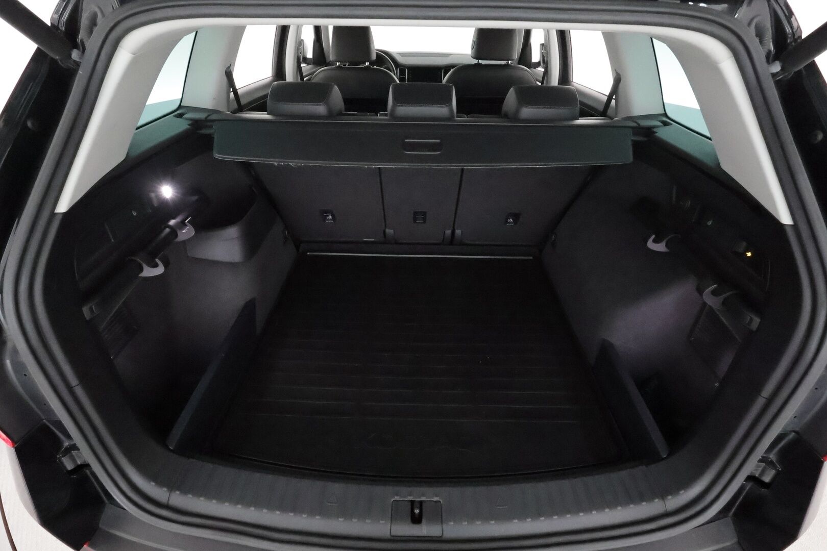 SKODA KODIAQ 2019 2,0 TSI 4x4 Scout DSG Autom. **Webasto / Canton / Koukku / P.kamera / Adapt.vakkari / KeylessGo** - 3,99 % KORKOTARJOUS TÄHÄN AUTOON - Merkkihuollettu