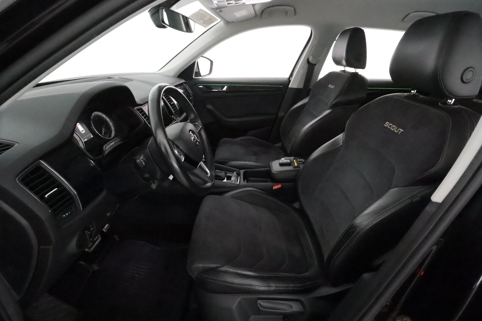 SKODA KODIAQ 2019 2,0 TSI 4x4 Scout DSG Autom. **Webasto / Canton / Koukku / P.kamera / Adapt.vakkari / KeylessGo** - 3,99 % KORKOTARJOUS TÄHÄN AUTOON - Merkkihuollettu