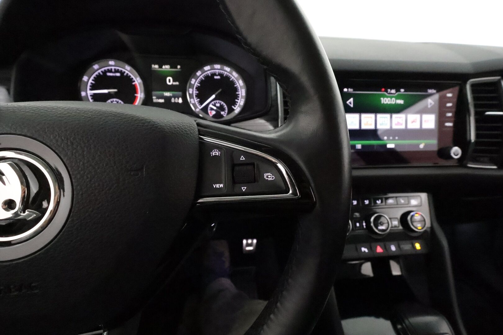 SKODA KODIAQ 2019 2,0 TSI 4x4 Scout DSG Autom. **Webasto / Canton / Koukku / P.kamera / Adapt.vakkari / KeylessGo** - 3,99 % KORKOTARJOUS TÄHÄN AUTOON - Merkkihuollettu