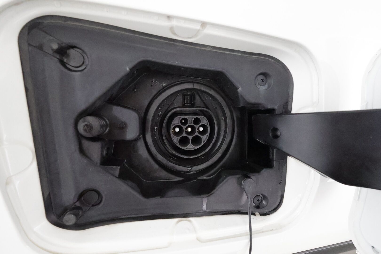TOYOTA RAV4 PLUG-IN 2022 Hybrid 2,5 AWD-i Active **Adapt.Vakkari / P.kamera / LED-valot / Sisätilanlämmitin / Koukku / Kaistavahti / KeylessGO** - 3,99 % KORKOTARJOUS TÄHÄN AUTOON - 2x Latauskaapelit / Kahdet Renkaat