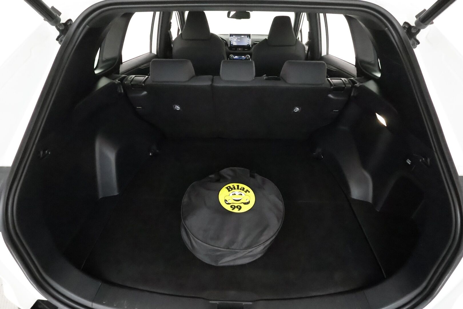 TOYOTA RAV4 PLUG-IN 2022 Hybrid 2,5 AWD-i Active **Adapt.Vakkari / P.kamera / LED-valot / Sisätilanlämmitin / Koukku / Kaistavahti / KeylessGO** - 3,99 % KORKOTARJOUS TÄHÄN AUTOON - 2x Latauskaapelit / Kahdet Renkaat