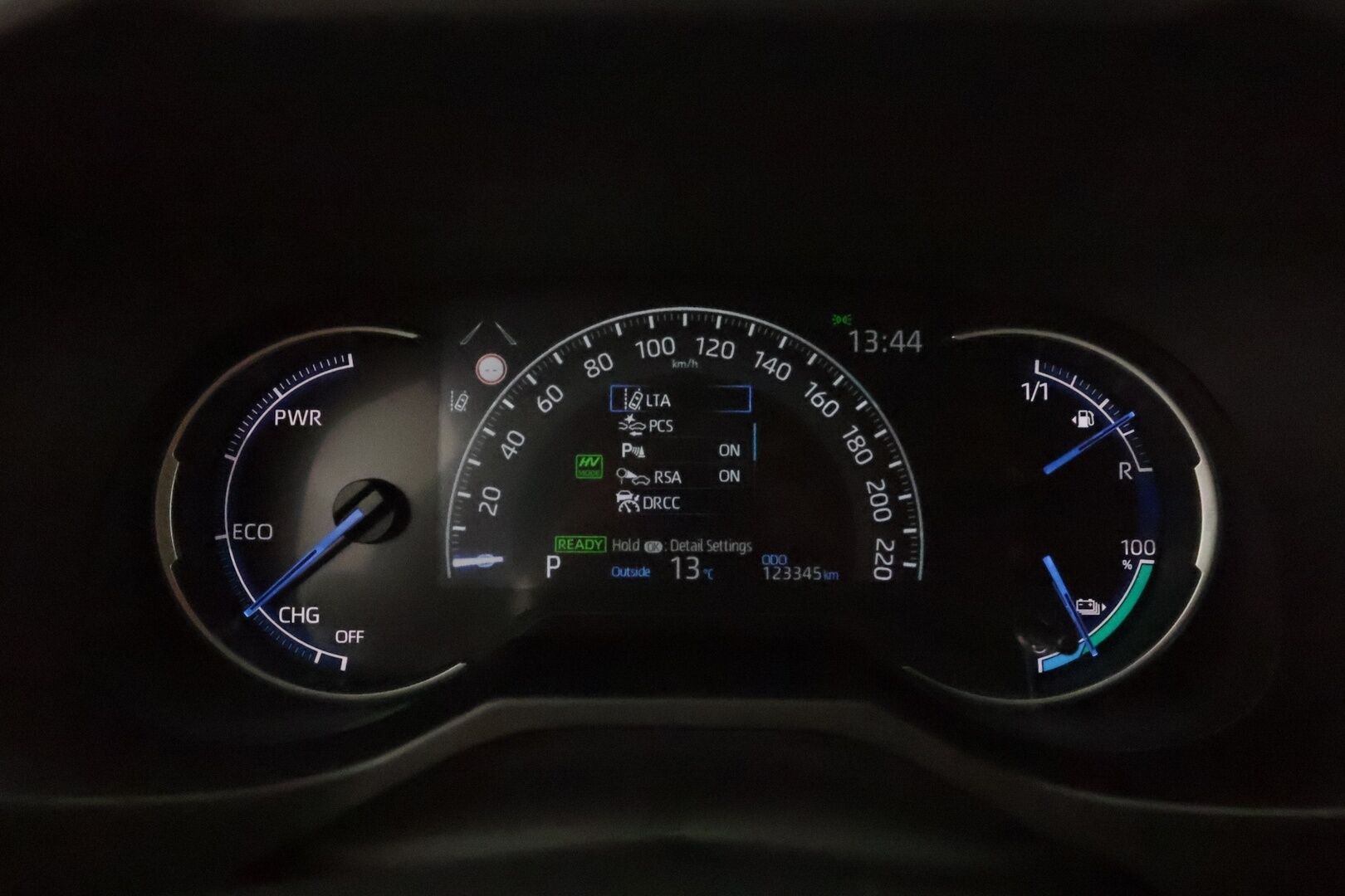 TOYOTA RAV4 PLUG-IN 2022 Hybrid 2,5 AWD-i Active **Adapt.Vakkari / P.kamera / LED-valot / Sisätilanlämmitin / Koukku / Kaistavahti / KeylessGO** - 3,99 % KORKOTARJOUS TÄHÄN AUTOON - 2x Latauskaapelit / Kahdet Renkaat