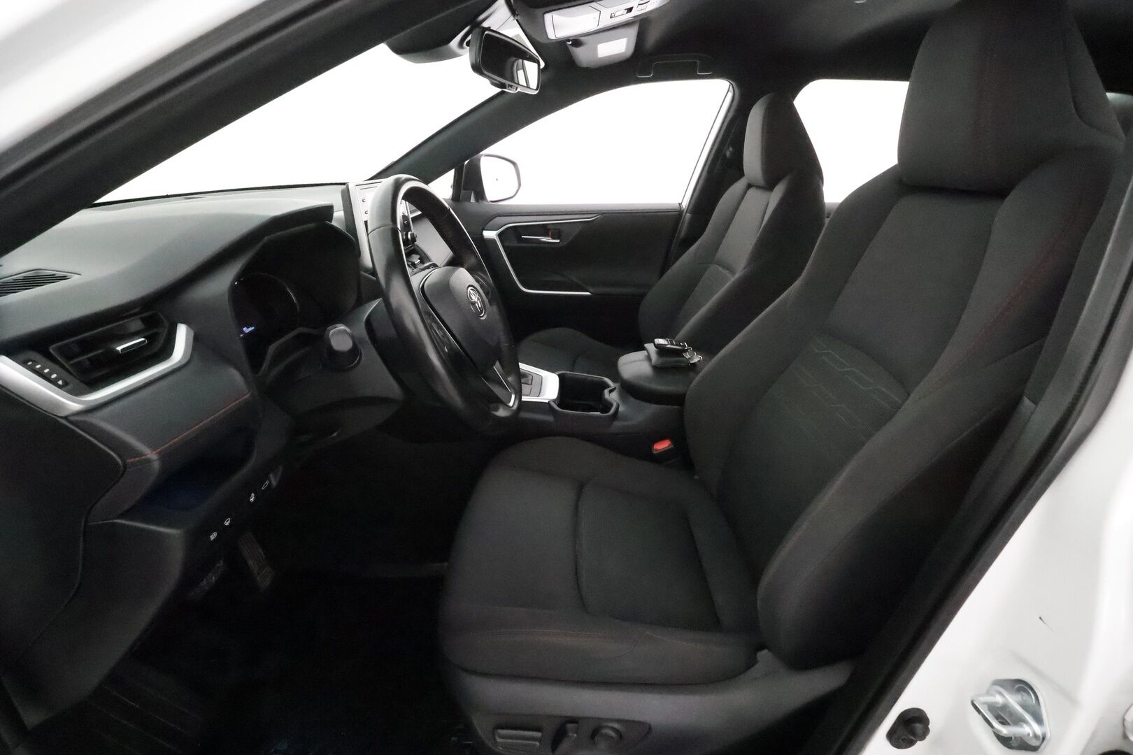 TOYOTA RAV4 PLUG-IN 2022 Hybrid 2,5 AWD-i Active **Adapt.Vakkari / P.kamera / LED-valot / Sisätilanlämmitin / Koukku / Kaistavahti / KeylessGO** - 3,99 % KORKOTARJOUS TÄHÄN AUTOON - 2x Latauskaapelit / Kahdet Renkaat