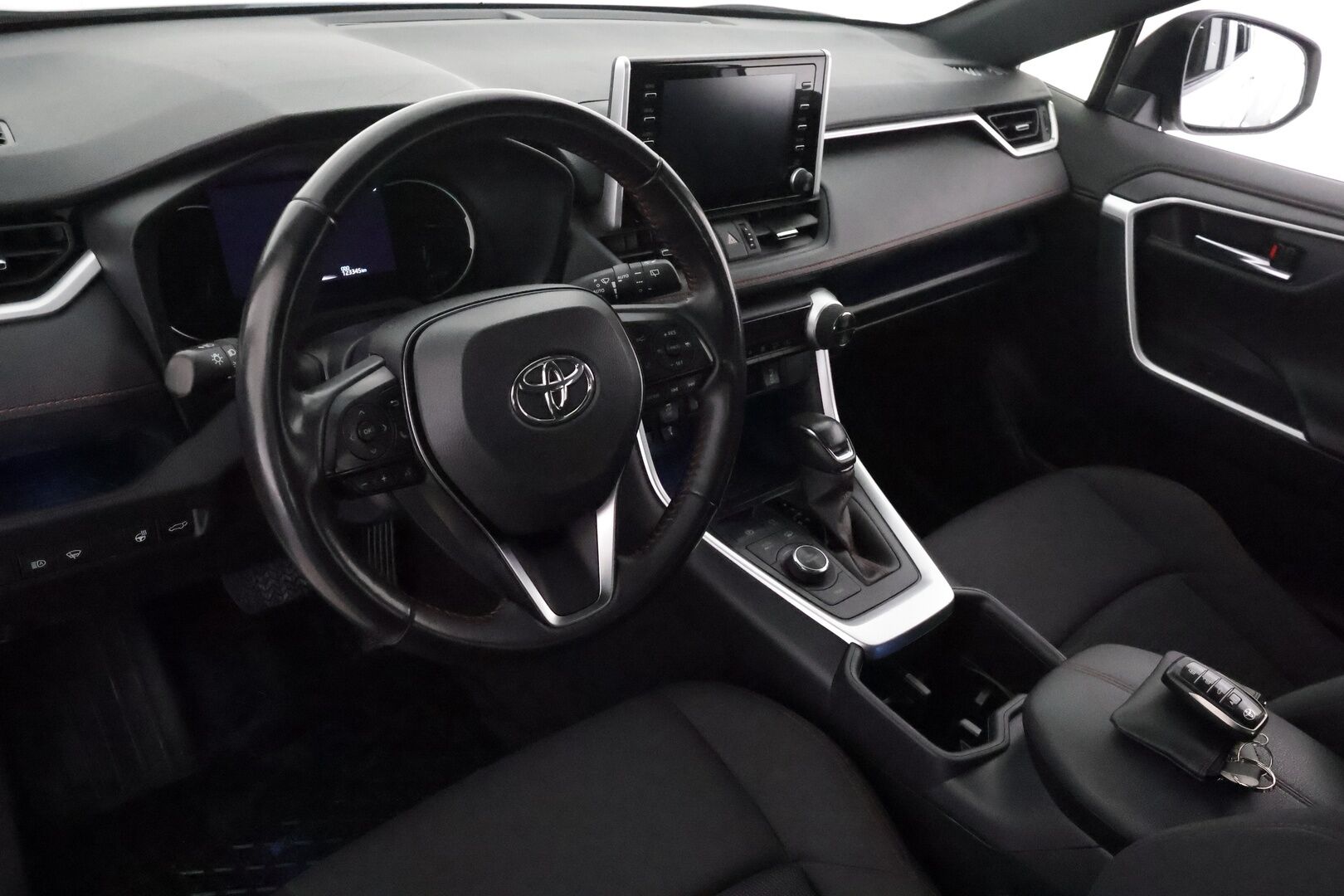 TOYOTA RAV4 PLUG-IN 2022 Hybrid 2,5 AWD-i Active **Adapt.Vakkari / P.kamera / LED-valot / Sisätilanlämmitin / Koukku / Kaistavahti / KeylessGO** - 3,99 % KORKOTARJOUS TÄHÄN AUTOON - 2x Latauskaapelit / Kahdet Renkaat