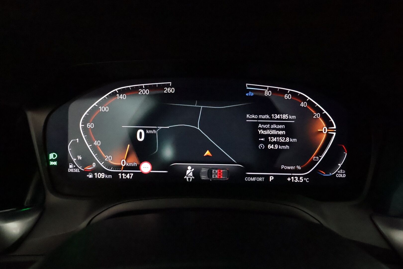 BMW 320 2022 G21 Touring xDrive M-Sport MHEV**Adapt.vakkari / Webasto / Koukku / Hifi / P.kamera / Sporttipenkit / Digimittaristo** - 3,99 % KORKOTARJOUS TÄHÄN AUTOON - Kahdet renkaat aluvanteilla / Merkkihuollettu / Puskurin alle taittuva vetokoukku