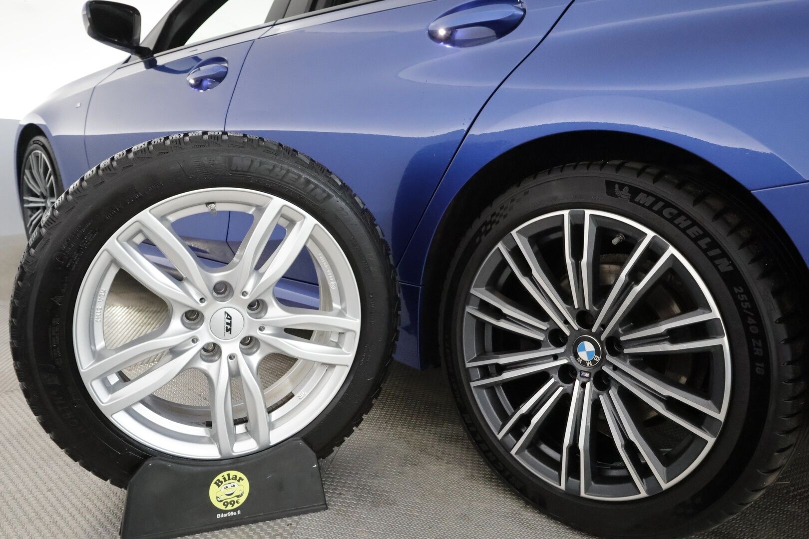 BMW 320 2022 G21 Touring xDrive M-Sport MHEV**Adapt.vakkari / Webasto / Koukku / Hifi / P.kamera / Sporttipenkit / Digimittaristo** - 3,99 % KORKOTARJOUS TÄHÄN AUTOON - Kahdet renkaat aluvanteilla / Merkkihuollettu / Puskurin alle taittuva vetokoukku