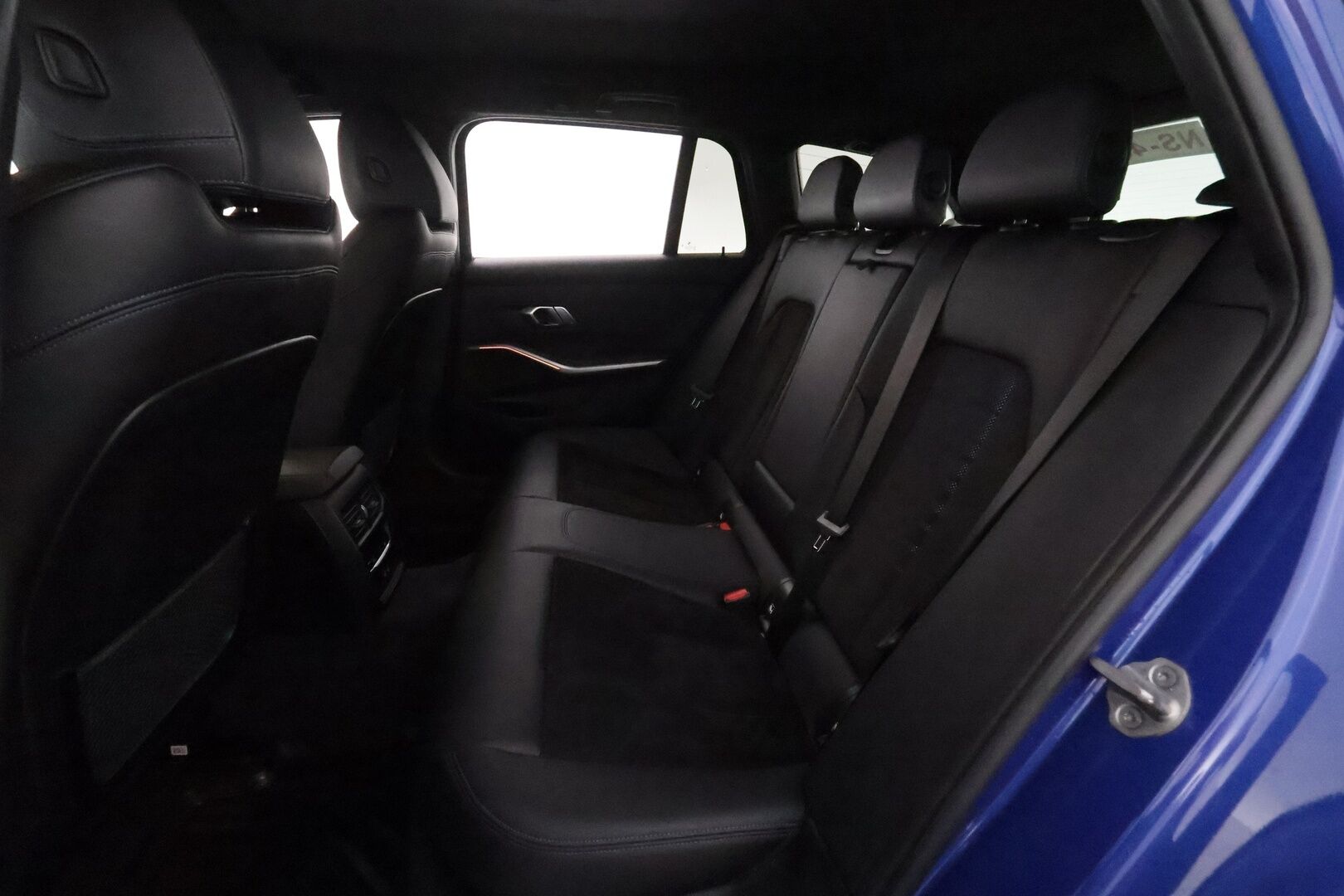 BMW 320 2022 G21 Touring xDrive M-Sport MHEV**Adapt.vakkari / Webasto / Koukku / Hifi / P.kamera / Sporttipenkit / Digimittaristo** - 3,99 % KORKOTARJOUS TÄHÄN AUTOON - Kahdet renkaat aluvanteilla / Merkkihuollettu / Puskurin alle taittuva vetokoukku