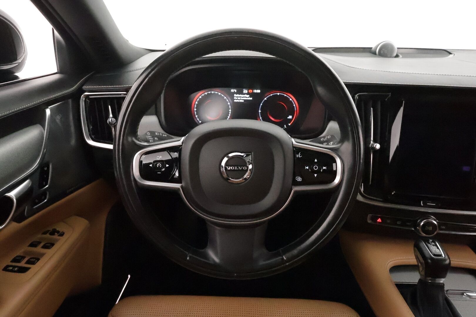 Volvo V90 2017 D5 AWD Inscription aut **Hierovat ja ilmastoidut penkit muistilla / Bowers & Wilkins / 360.kamera / Panorama / Koukku / Ruskeat nahat** - 3,99 % KORKOTARJOUS TÄHÄN AUTOON - KeylessGo / BLIS / Full LED / HUD