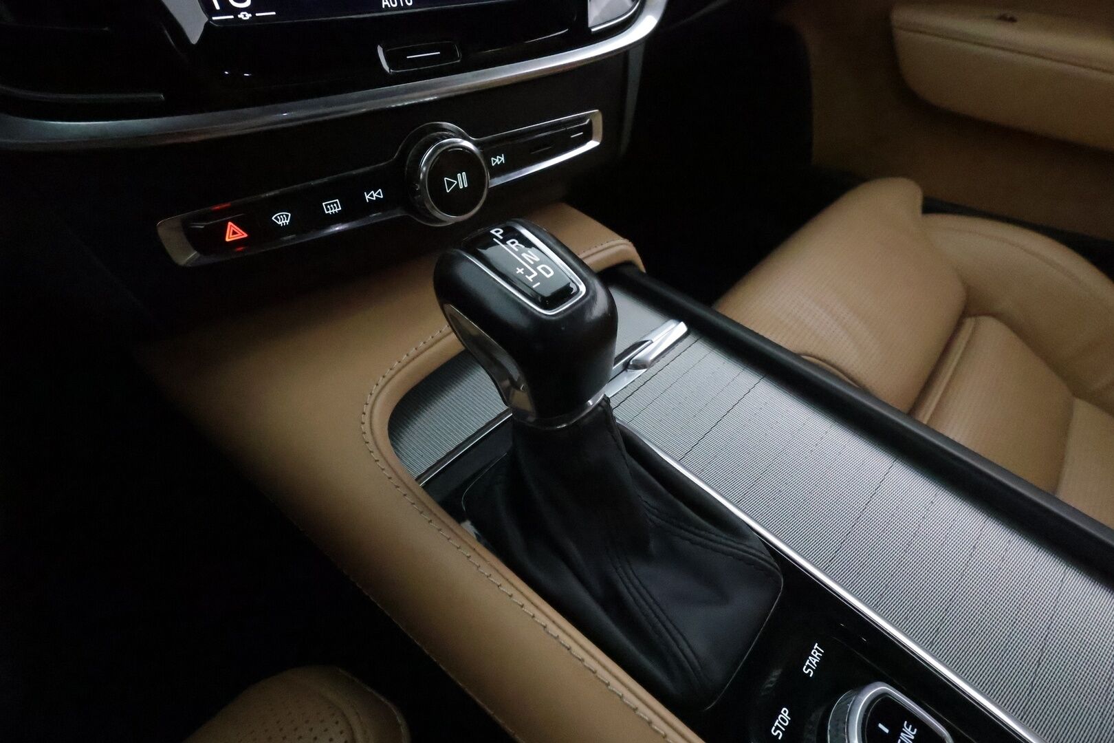 Volvo V90 2017 D5 AWD Inscription aut **Hierovat ja ilmastoidut penkit muistilla / Bowers & Wilkins / 360.kamera / Panorama / Koukku / Ruskeat nahat** - 3,99 % KORKOTARJOUS TÄHÄN AUTOON - KeylessGo / BLIS / Full LED / HUD