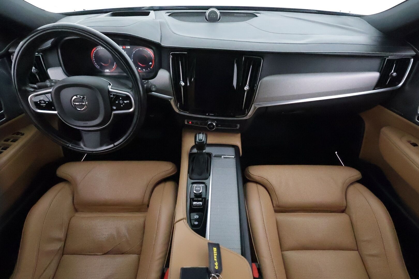 Volvo V90 2017 D5 AWD Inscription aut **Hierovat ja ilmastoidut penkit muistilla / Bowers & Wilkins / 360.kamera / Panorama / Koukku / Ruskeat nahat** - 3,99 % KORKOTARJOUS TÄHÄN AUTOON - KeylessGo / BLIS / Full LED / HUD